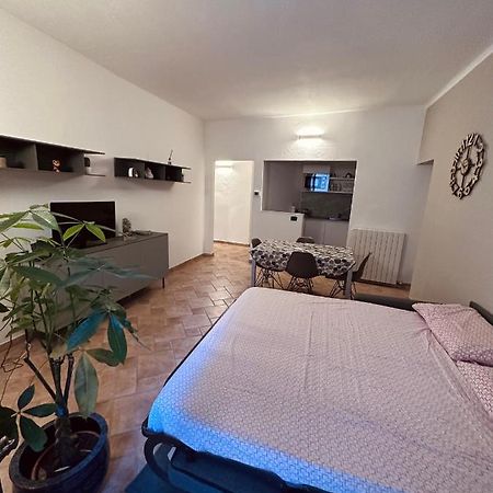 La Casa Del Corso Leilighet Arona Eksteriør bilde